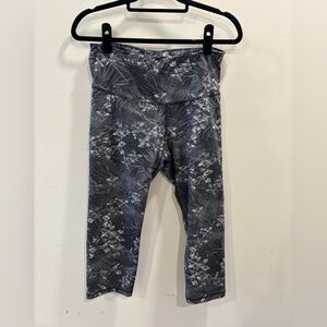 Old Navy Leaf Print Gray Leggings Size L